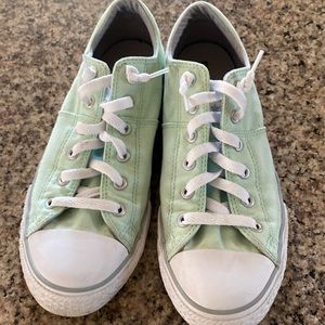 Junior/Big Kid Chuck Taylor, Unisex size 6 light mint, gently used